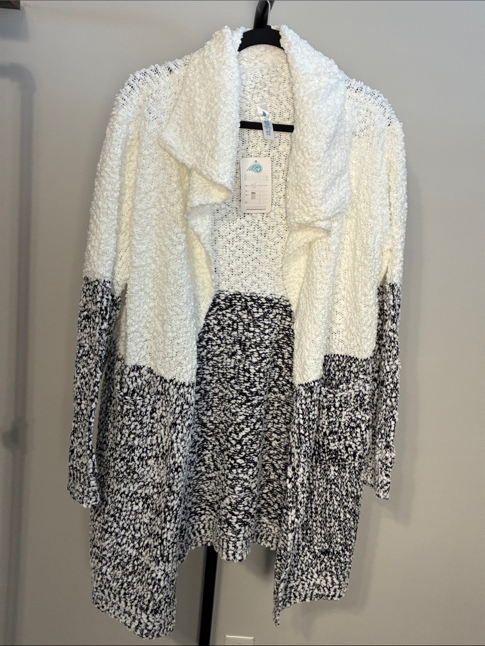 New! Paisley Grace Open Front Long Cardigan White & Black Pockets Popcorn XL NWT